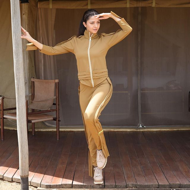 Staggering Poses From Vedhika